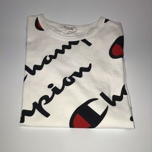 I am selling a champion t shirt for men’s